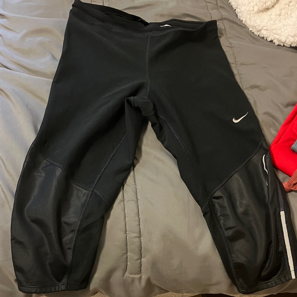 Nike Women’s Black Capri Leggings